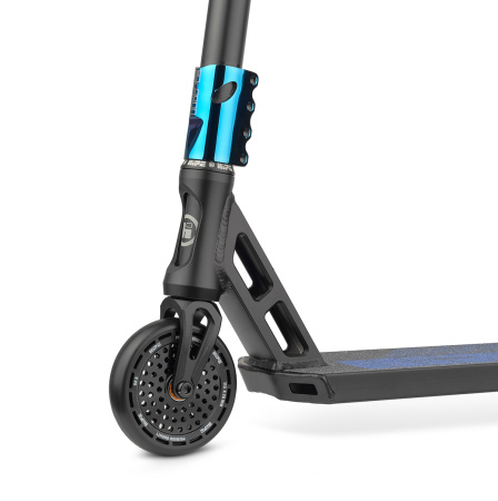 Картинка Самокат трюковый "HIPE" XL (neo-blue/black) от магазина Sport-Power || Зображення Самокат трюковий "HIPE" XL (neo-blue/black) від магазину Sport-Power