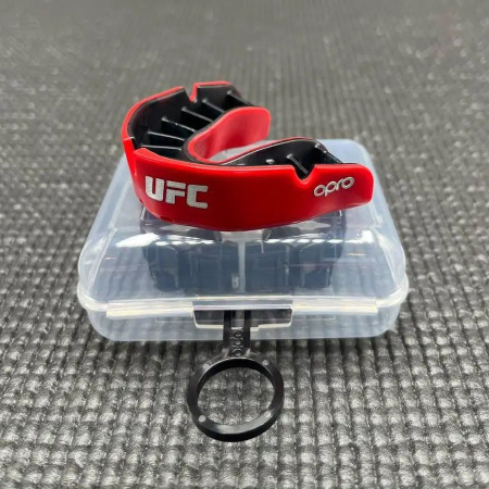 Картинка Капа "OPRO" Silver UFC, взрослая (красный/черный) от магазина Sport-Power || Зображення Капа "OPRO" Silver UFC, доросла (червоний/чорний) від магазину Sport-Power